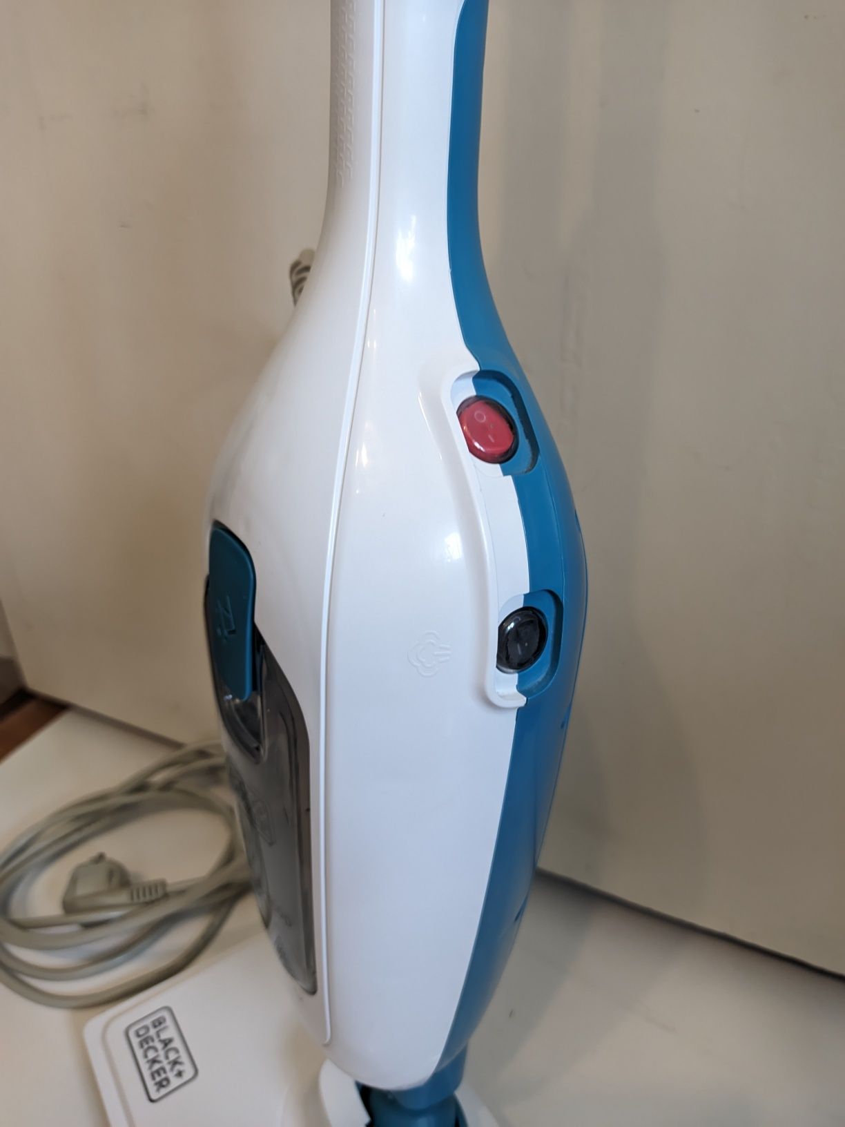 Паровая щетка Black & Decker Steam Mop 1300 Вт FSM13E1