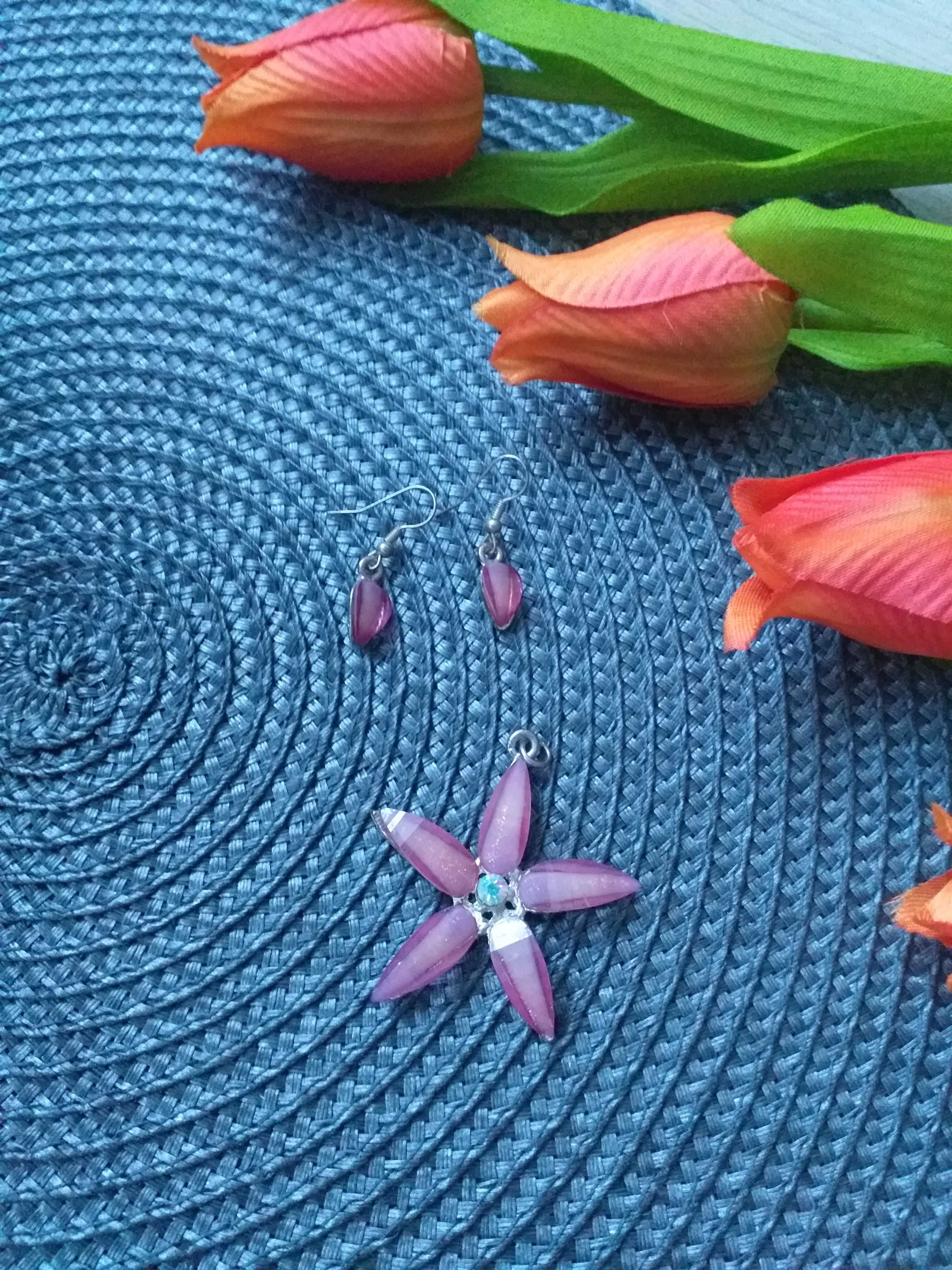 zestaw komplet biżuterii: kolczyki łezki + zawieszka kwiat