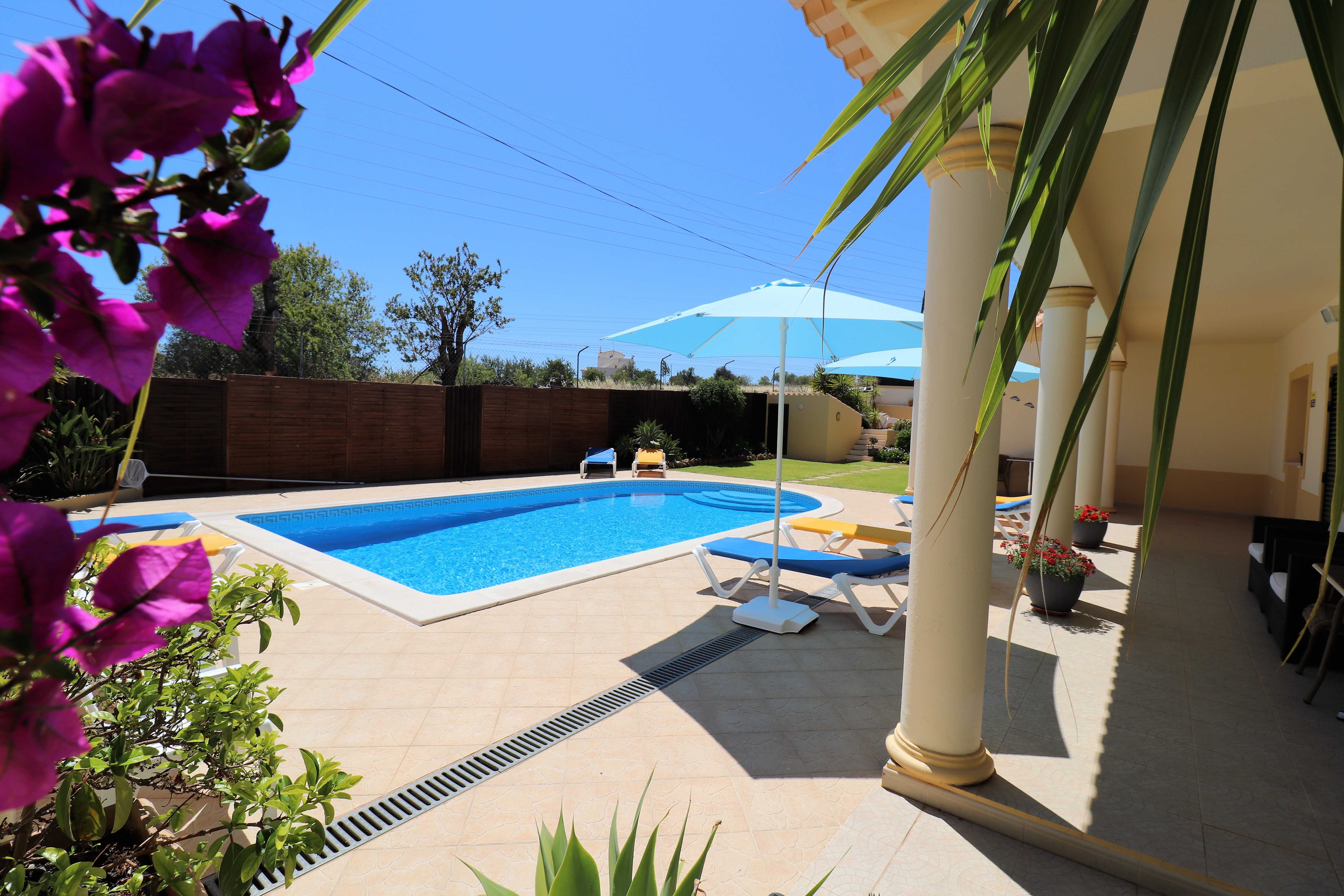 Apartamento T2 na vivenda, piscina, perto de zona antiga de Albufeira