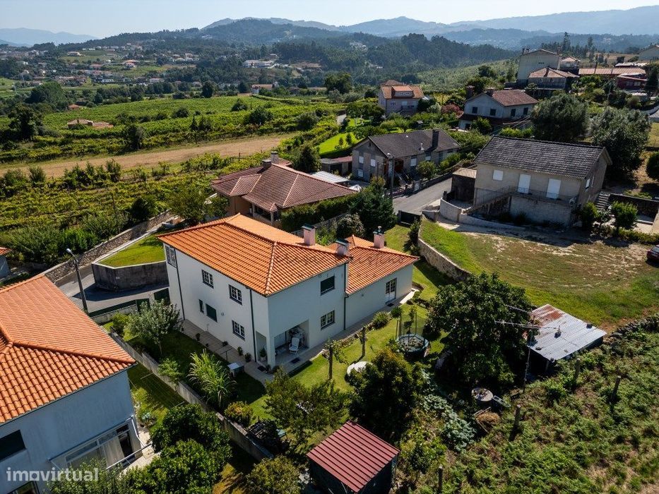 Moradia T3+1 com Jardim na Correlhã, Ponte de Lima