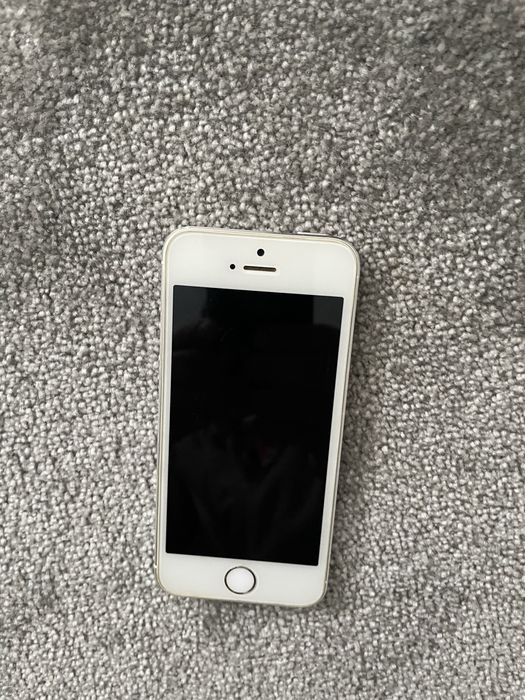 2 iphones 5  um funciona outro para pecas