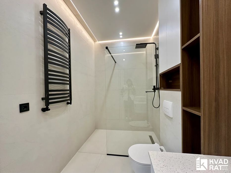 Стильний укомплектований будинок !