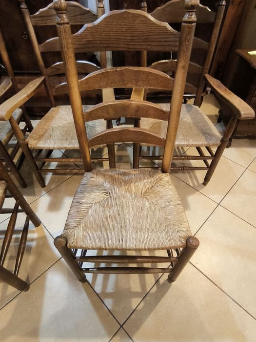 Komplet 5 krzeseł dębowych z plecionym siedziskiem – rustykalne.