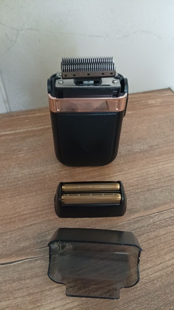 Maszynka do golenia męska. Golarka elektryczna ładowana na USB