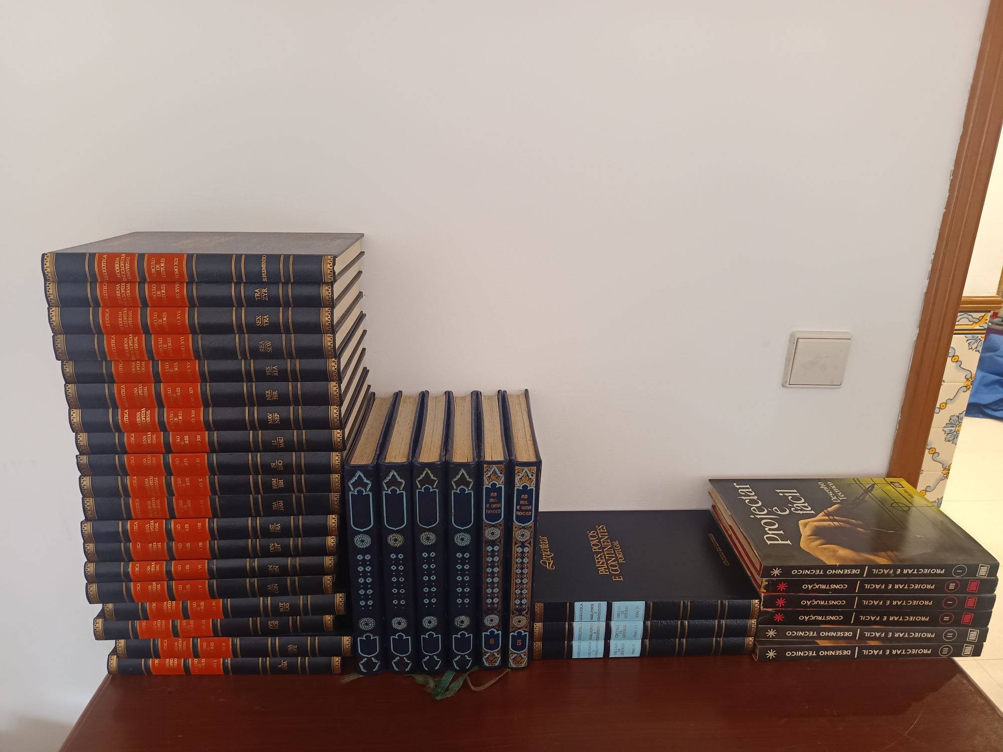 Livros variados para desocupar