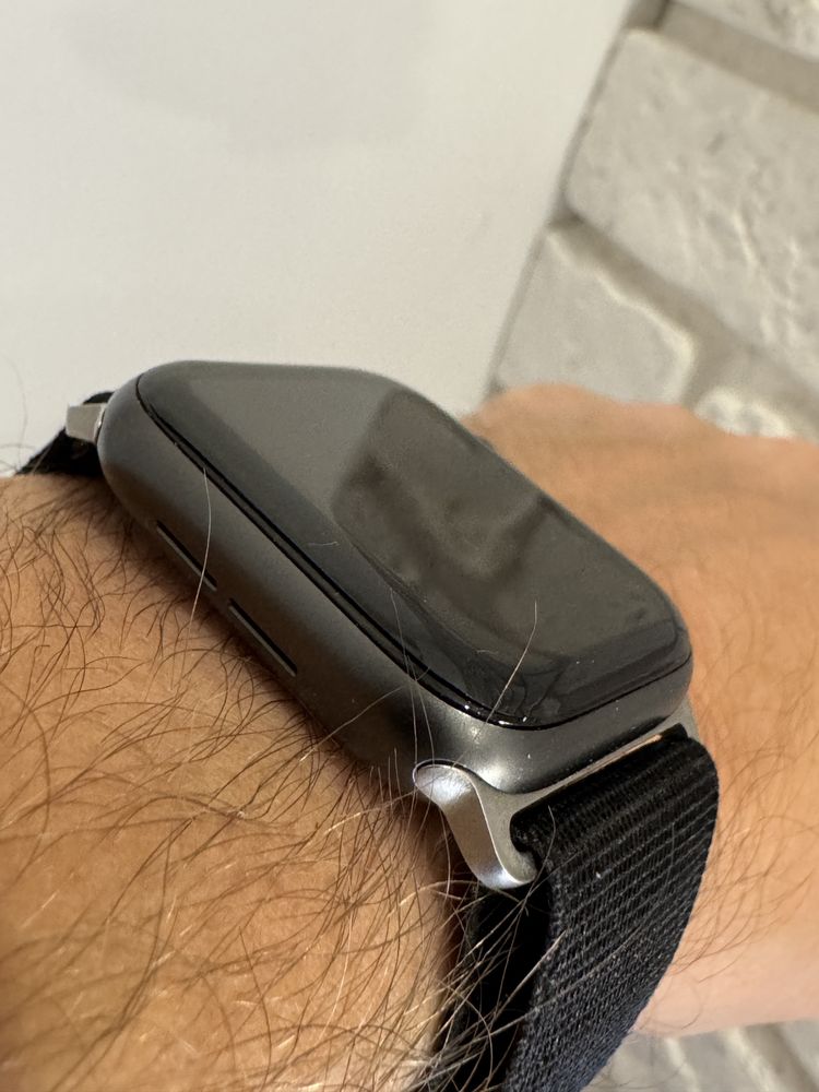 Zegarek Apple Watch SE 44 mm czarny Paski