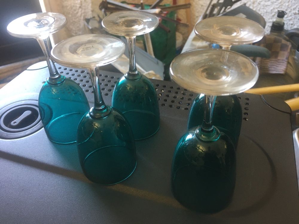 Copos de licor/ cocktail antigos em vidro colorido