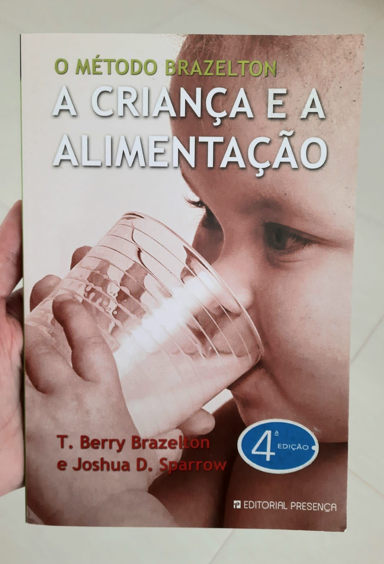 Livro "A criança e a alimentação"