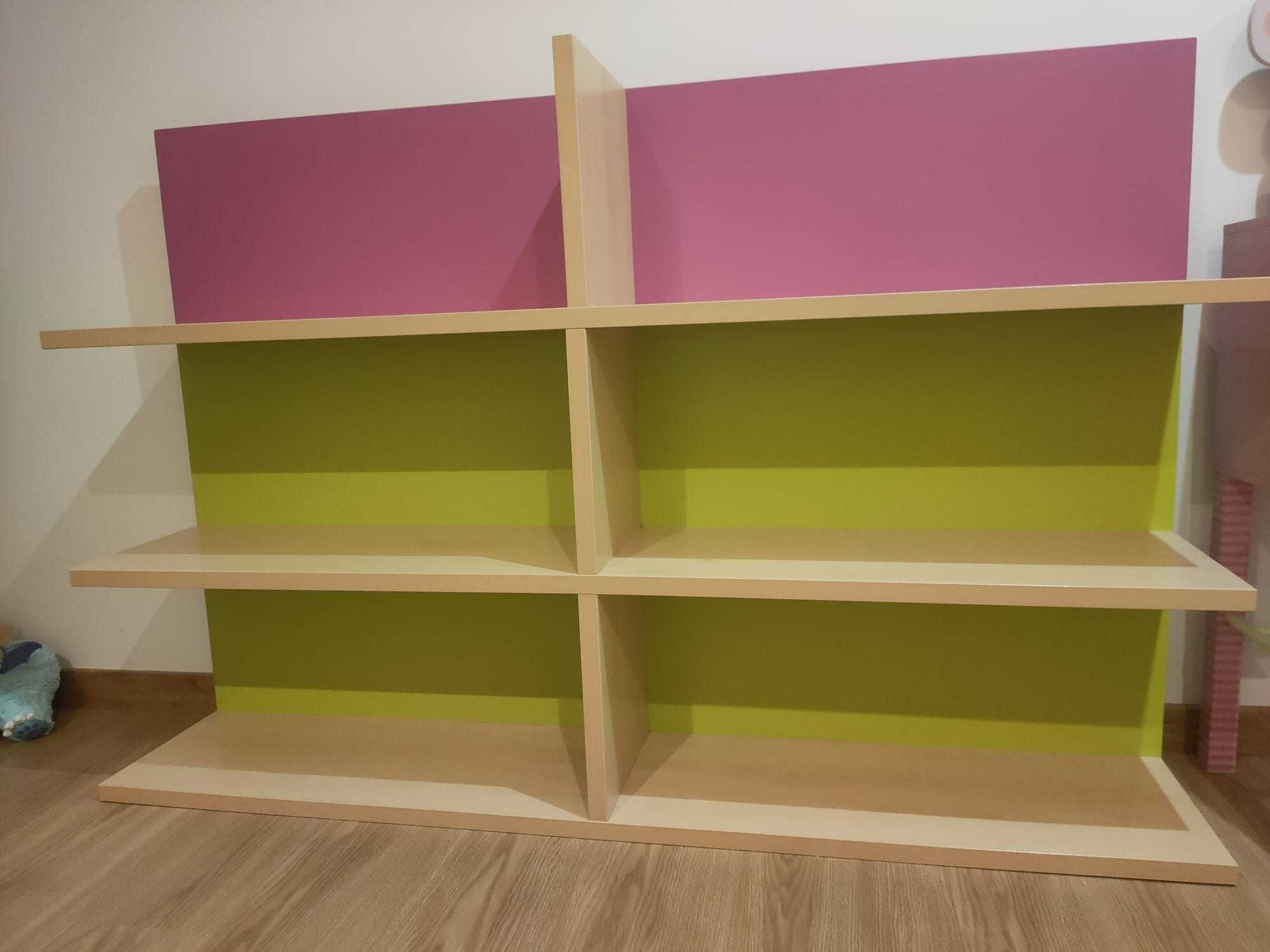 Quarto de criança completo, com 2 camas, roupeiro e estantes