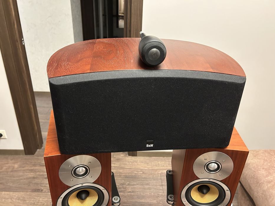 Центральний канал b&w