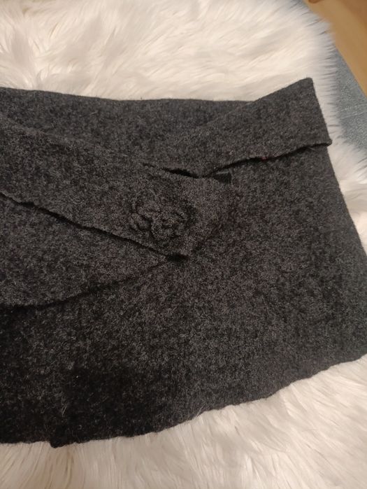 Komin szal na szyję ramiona czarny grafitowy przypomina wełnę