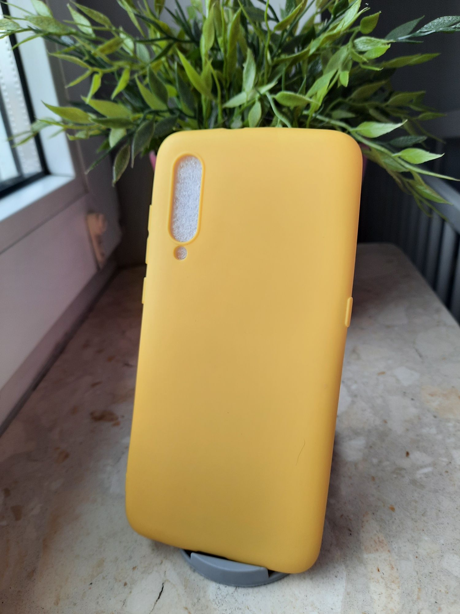 Etui na Xiaomi Mi 9 płecki żółty kolor nowy