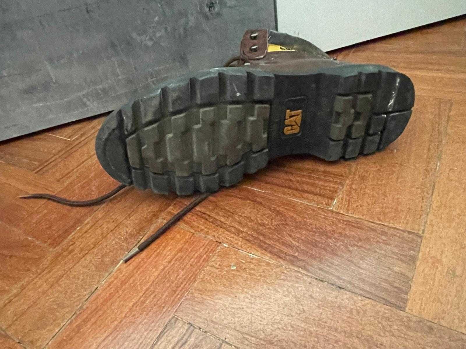 Botas Caterpillar com biqueira de aço 42