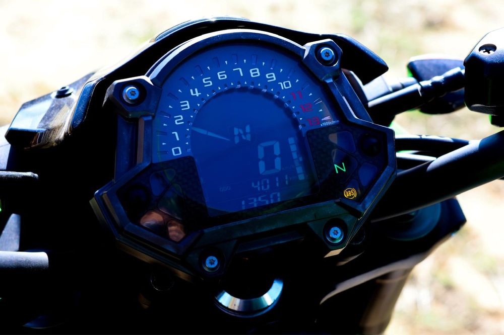 Kawasaki ZX 900 de 2018 com apenas 4.000 mil kms reais