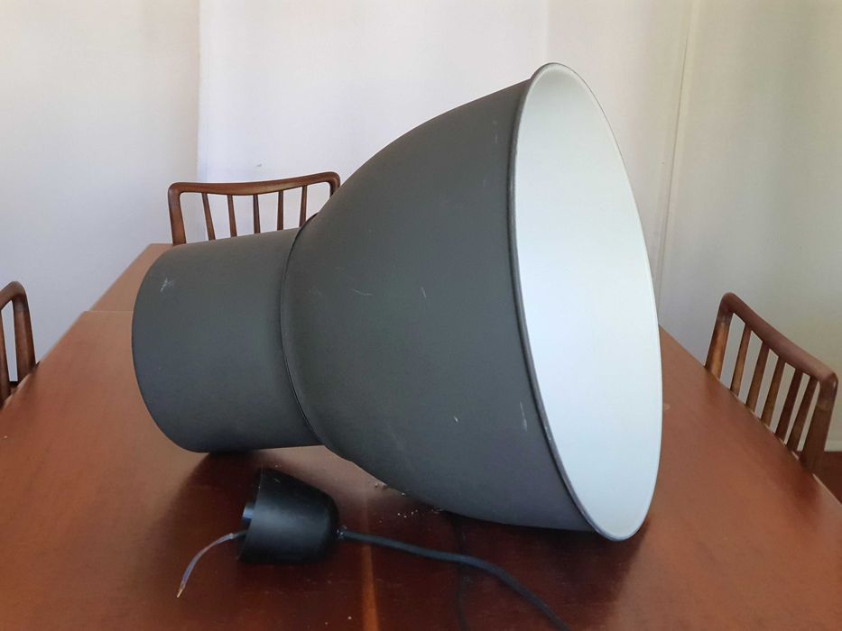 Candeeiro Hektar Ikea gigante com diâmetro de 47cm e altura de 47cm