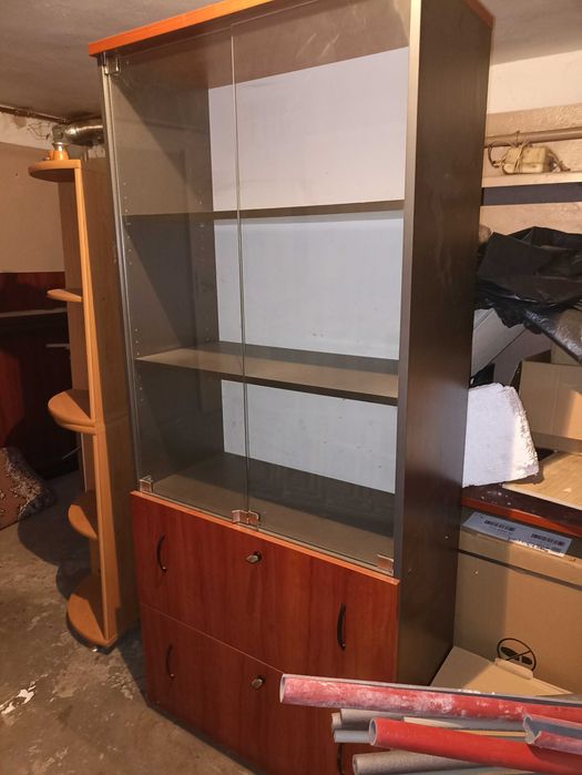 biurko duże z witryną szklaną i szafką z szufladami