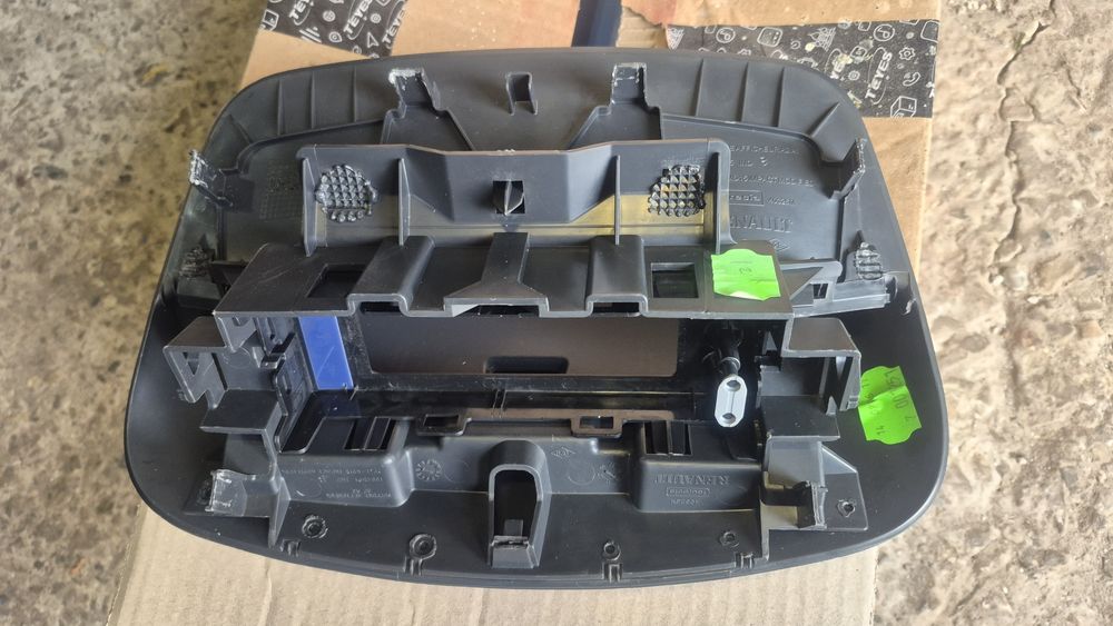 Козирок для магнітоли на Рено Меган 3