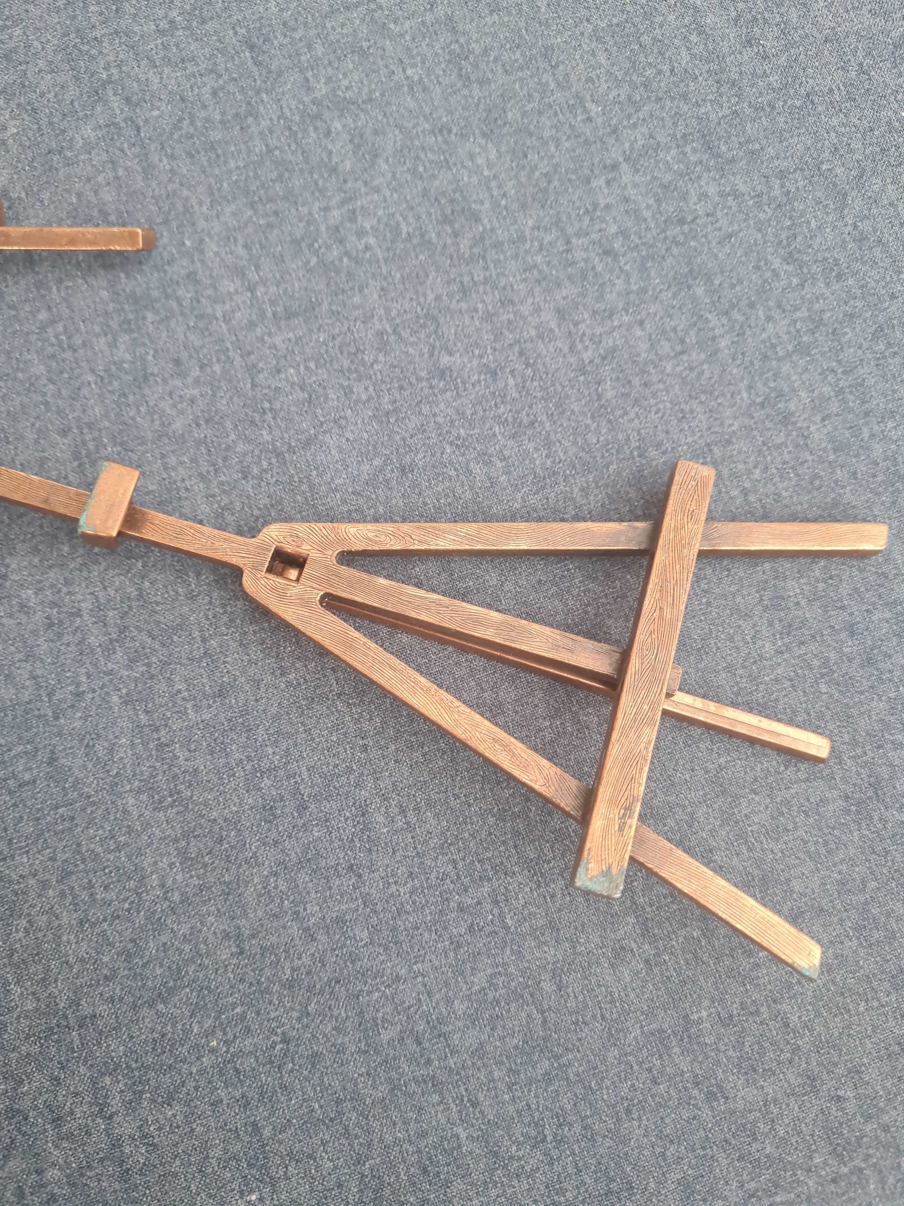Mini cavalete/suporte em latao.