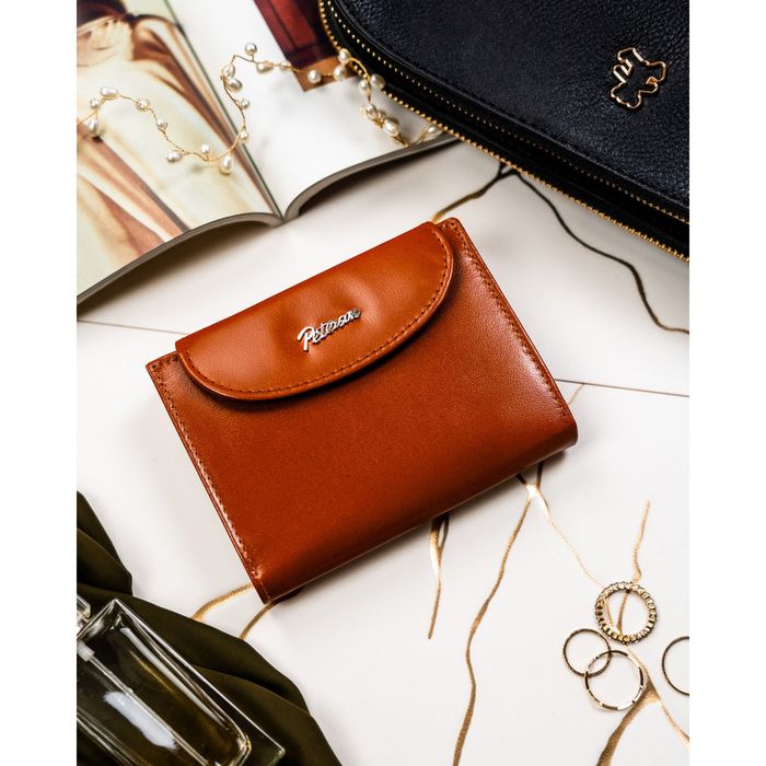 skórzany portfel damski w brązowym kolorze zamykany zatrzaskiem