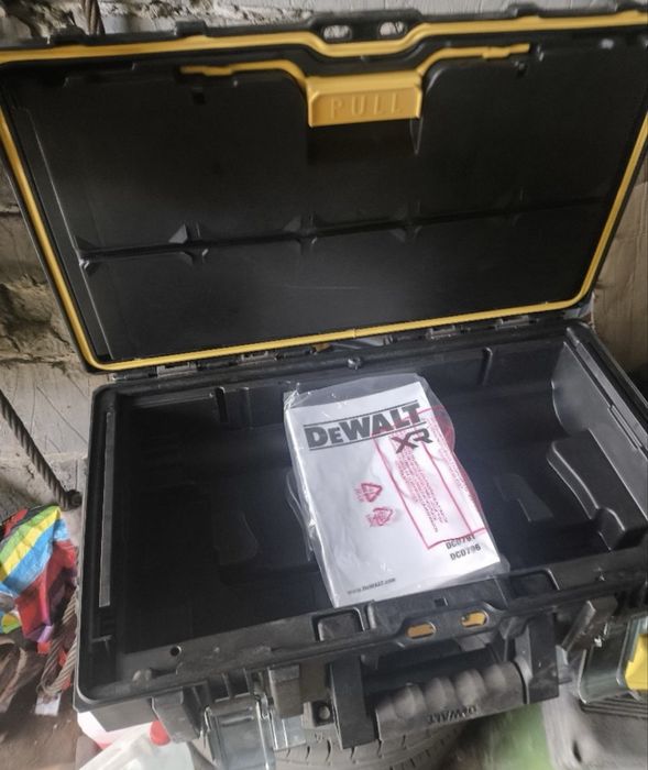 Nowa walizka skrzynia dewalt toughsystem 1 z wkładką