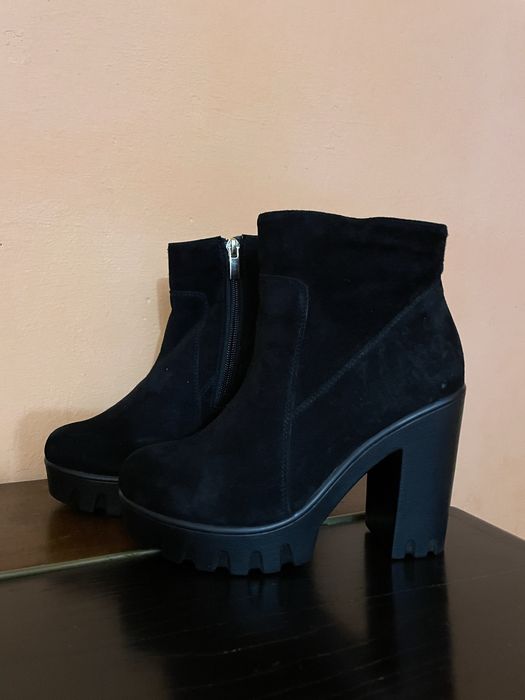 Жіночі чоботи на підборах, 37 розмір