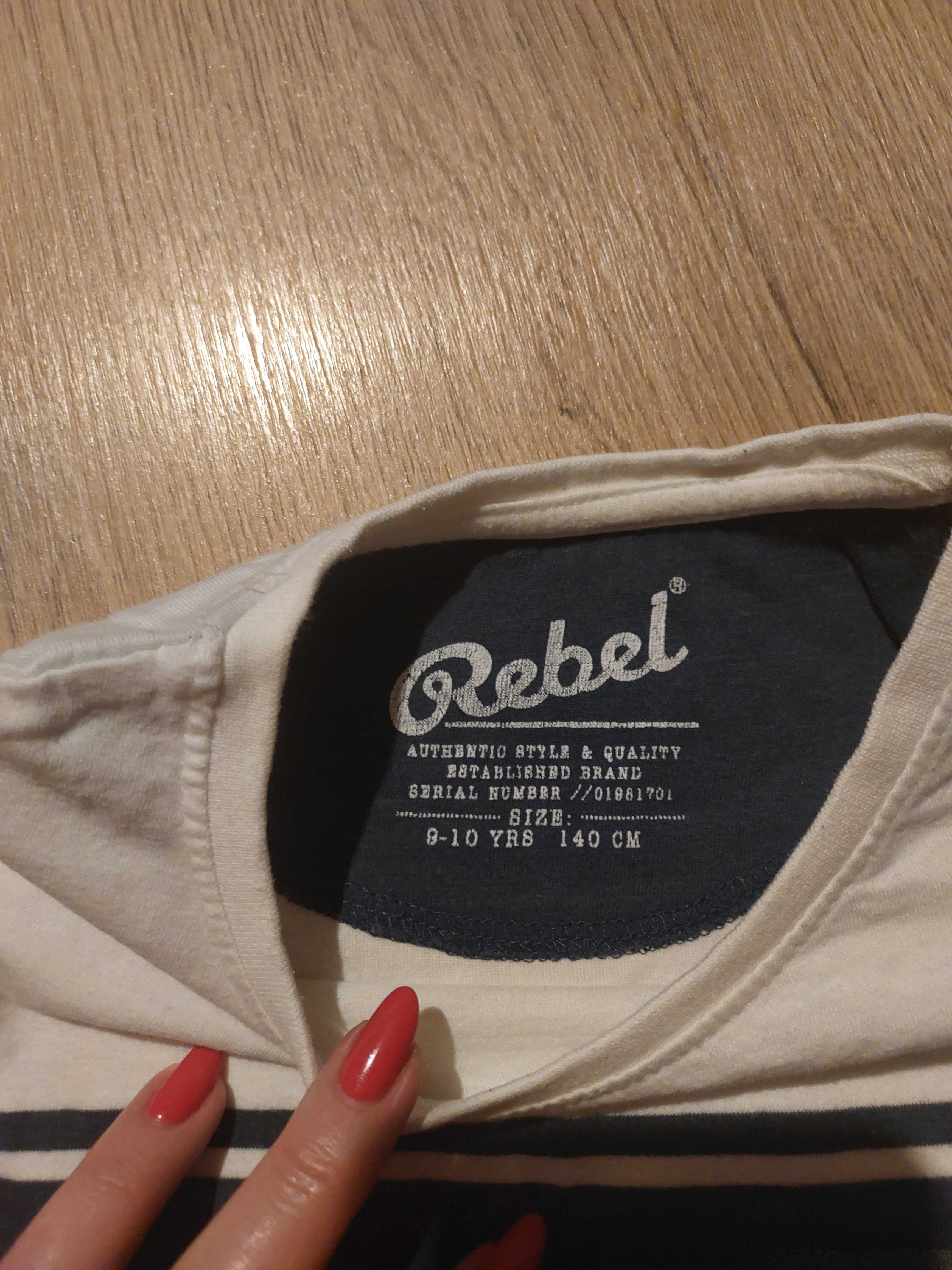T-shirt Rebel 140 9-10 lat
