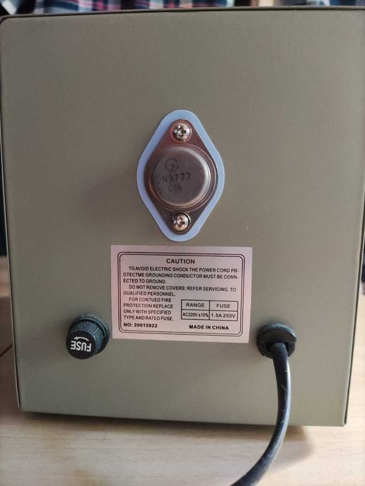 Fonte de Alimentação Digital 0-15V , 0-2A.