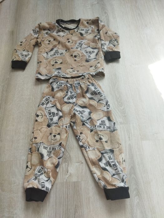 Продам дитячий халат і піжами за все 190 гр