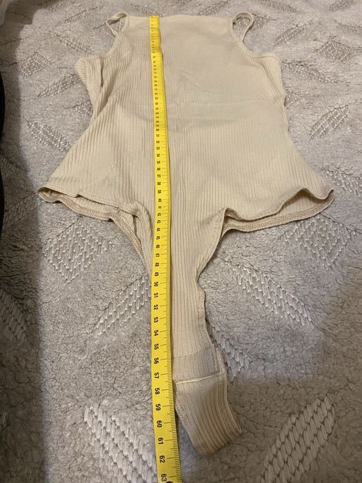 Prążkowane body z wyciętymi plecami