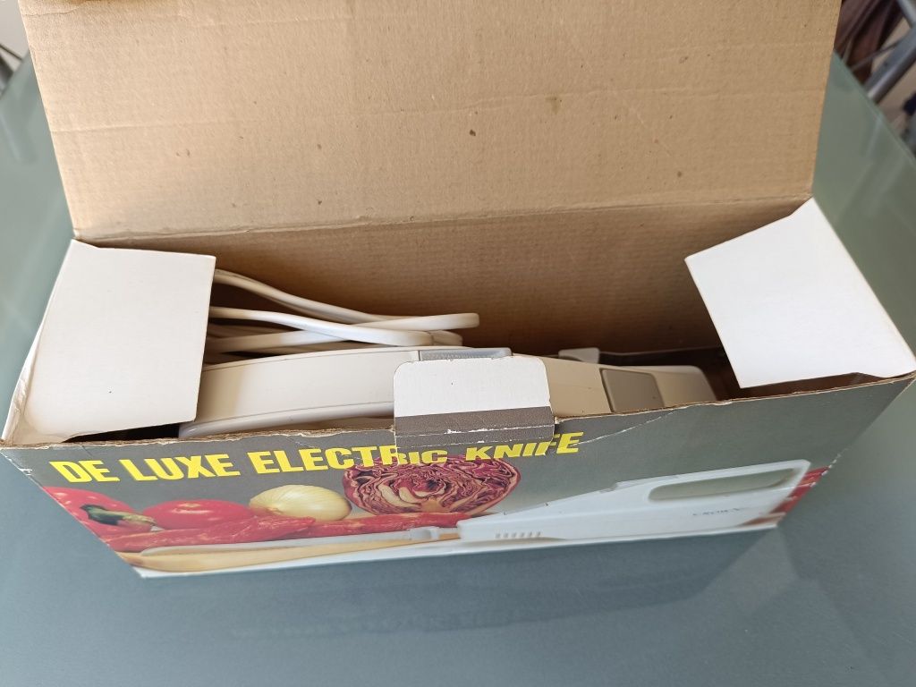 Faca elétrica como nova(utilizada uma vez)