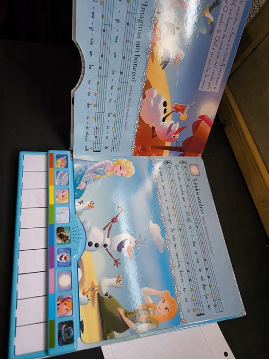 Livro / piano Frozen canções do inverno