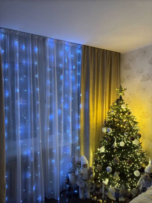 Новорічна ялинка Віденська 1.8 з гірляндою Роса