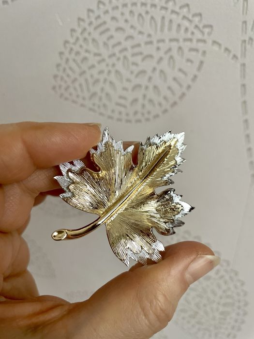 Sarah Coventry вінтажна брошка листочок  американський вінтаж