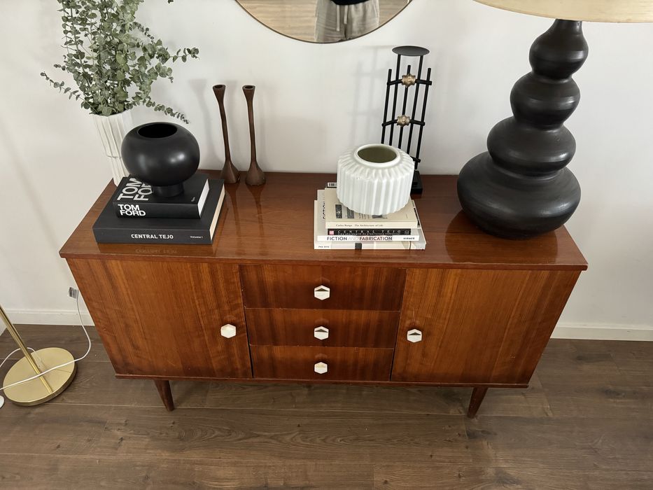 Móvel / Aparador Clássico Envernizado