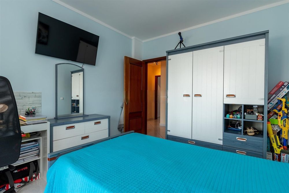 Mobilia quarto de solteiro completo em bom estado