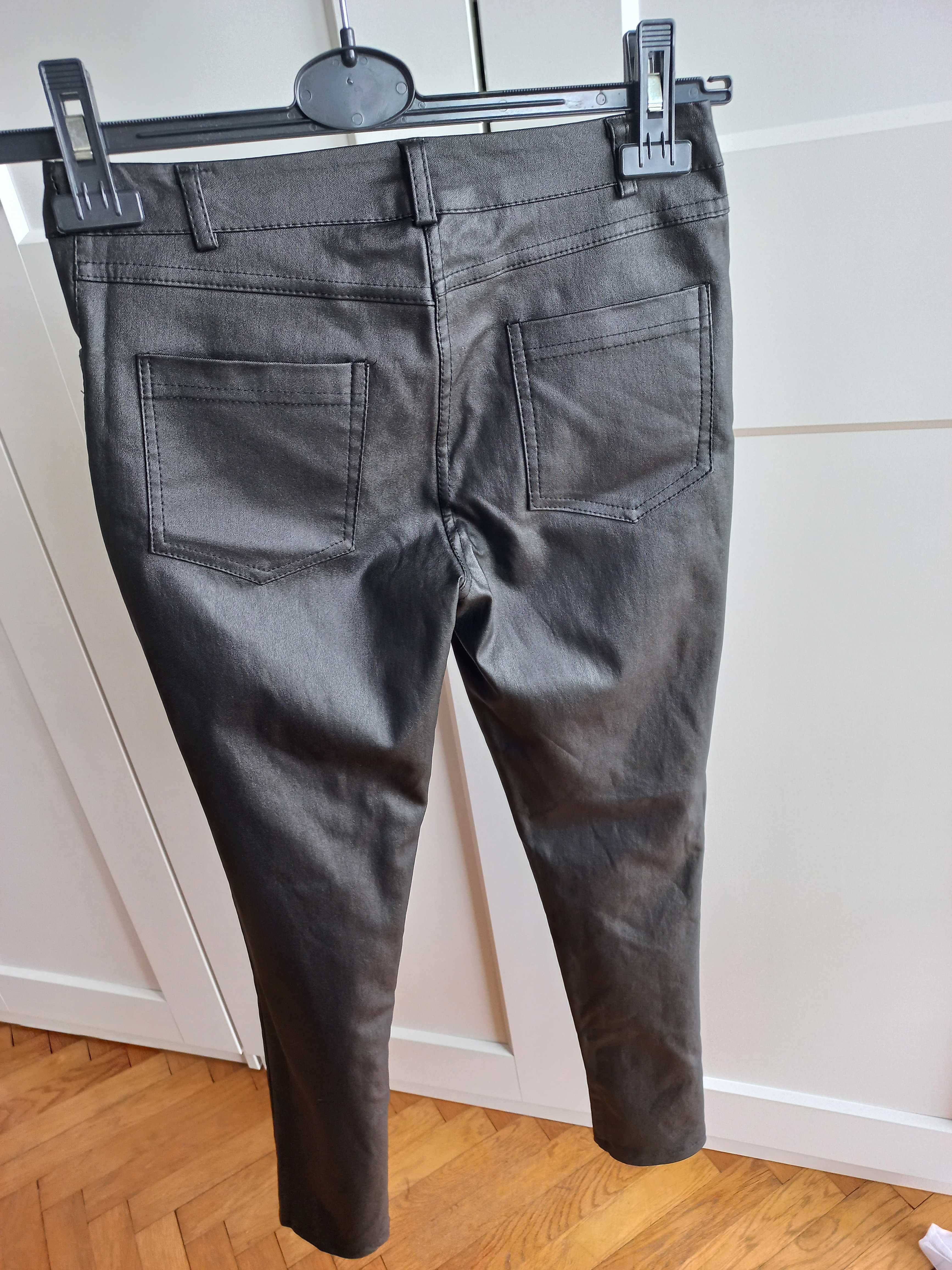 Nowe woskowane spodnie S czarne