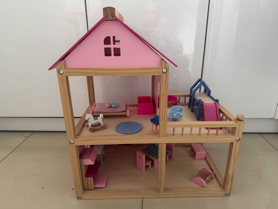 Drewniany domek dla mini lalek