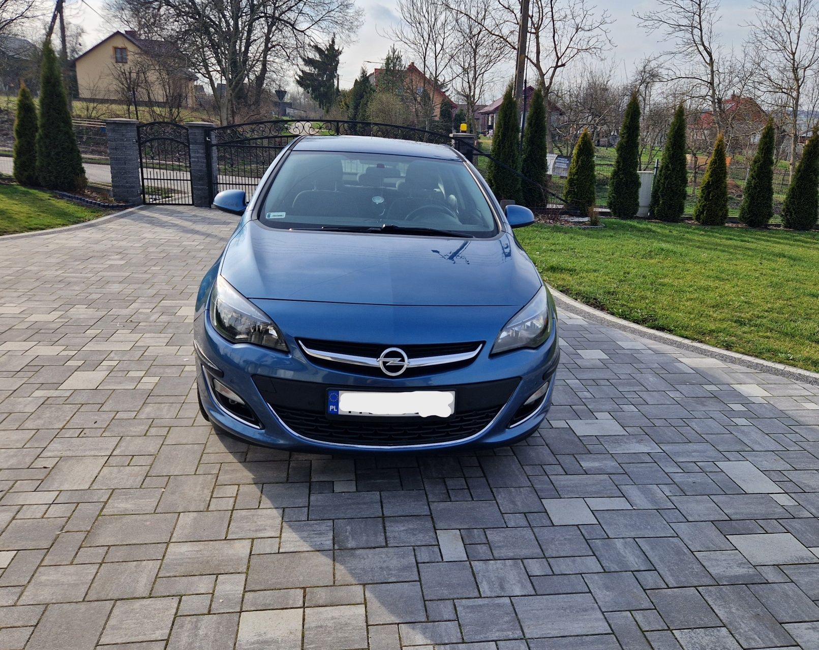 Opel Astra J sedan LPG