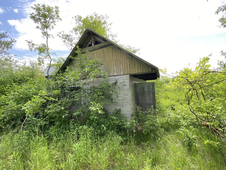 Дача на березі Булатецького ставка, приватизована.
