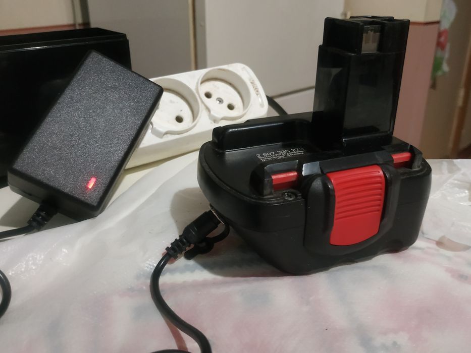 Шуруповерт Bosch 12V Li-ion