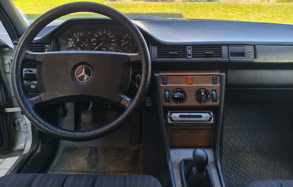 Mercedes W- 124 200E, 1989r