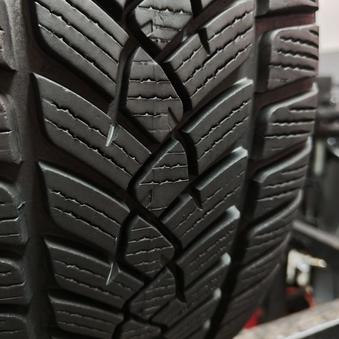 215/55/17 XL Sprzedam parę opon zimowych Fulda