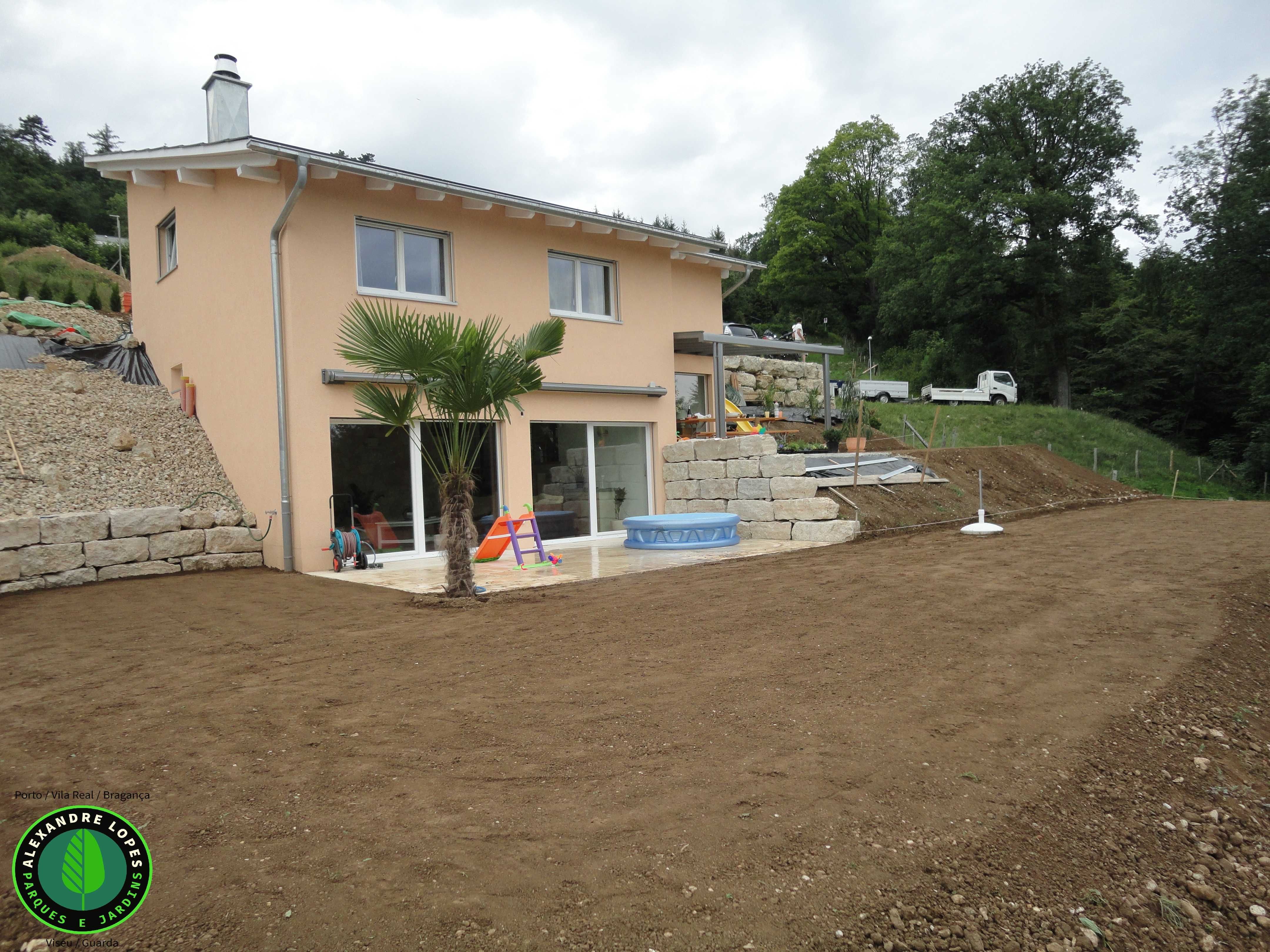 Realizamos jardins ou relvados ao m2