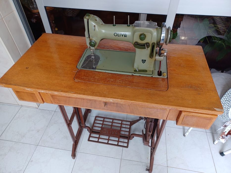 Máquina de Costura Olivia