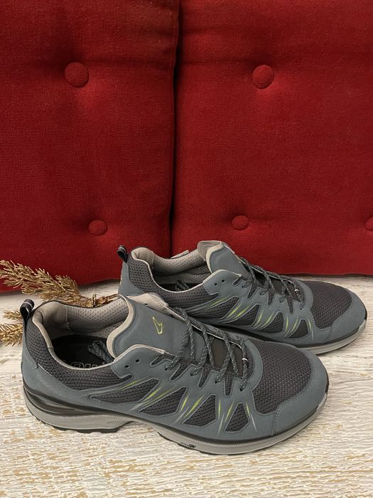 Lowa,оригінал,із спорт-матеріалу,розмір 51,устілка 32