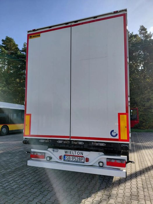 Wielton Ns-2  Naczepa furgon