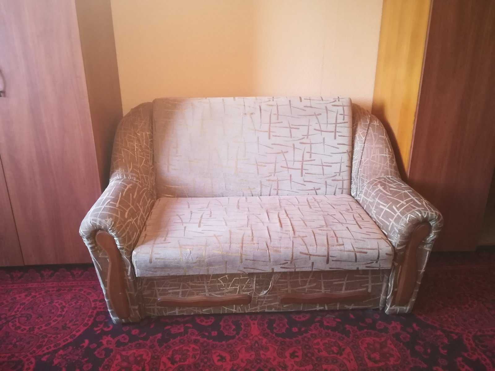 Продаю диван б/в в гарному стані.