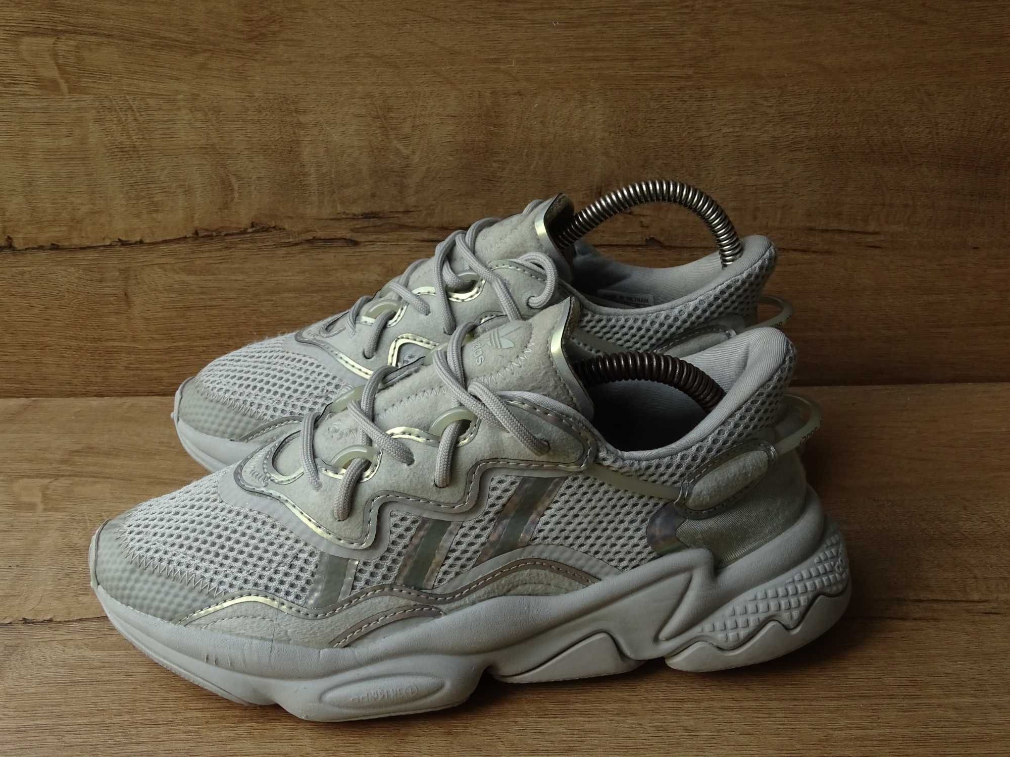Кросівки Adidas Ozwego
