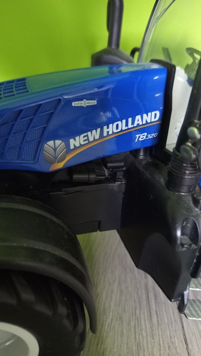 New Holland T8. 320 zdalnie sterowany traktor
