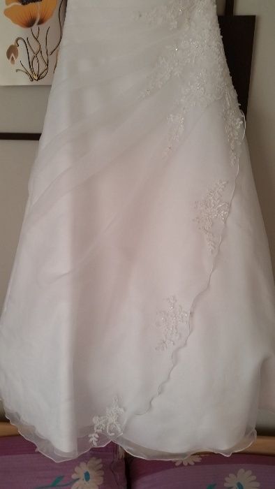 suknia ślubna śnieżnobiała